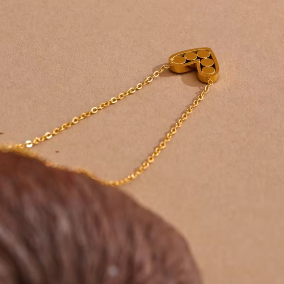 NWT Gorgeous Heart Pendant Necklace in Gold - Picture 5 of 8